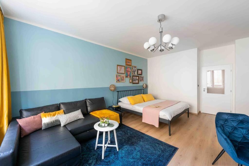 Colourful Modern Flat / Balcony / Charles Bridge Apartmán Prague